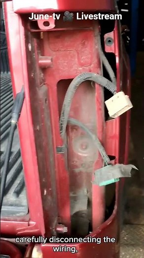 ford F-150 replacing tail light 🚨🕯️easy fix