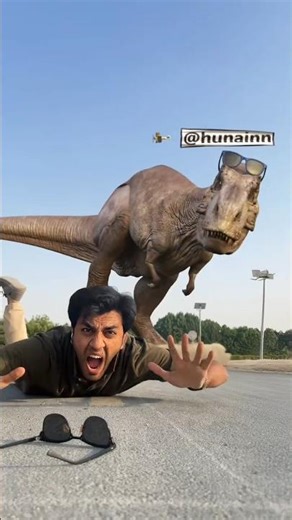 “Dinosaur Feeds a Man?! The Most Unexpected Wild Moment Caught on Camera”