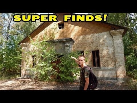 LARGE ABANDONED HOUSE! DIDN'T EXPECT SUCH FINDS INSIDE! CrazySeeker!