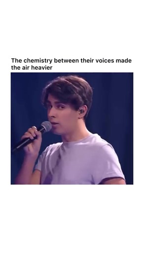 The duet between Ilias and Laura on “If The World Was Ending” felt like two emotions meeting at the exact same moment. 💔 Their voices didn’t compete — they connected. Every line carried honesty, turning the performance into a quiet conversation filled with vulnerability and feeling. This wasn’t just a battle on stage, it was a story shared through harmony. 🎤✨ . Artists: @ilias_addi @lauratesoro Song: “If The World Was Ending” via @thevoicevanvlaanderen All rights and credits belong to the resp