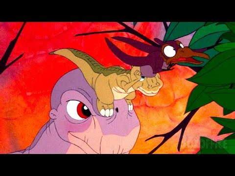 赤ちゃん恐竜たちが緑の食べ物を探す 🍃 | リトルフットの大冒険 謎の恐竜大陸 | 映画シーン