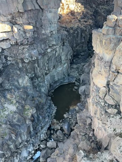 Its not the real story, but its a good story. Welcome to the Malad Gorge state park. #livingmybestlife #foryoupage #viral #explorer #storytime