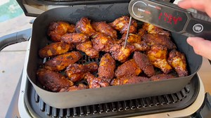 How to make smoked and air-fried chicken wings on the Ninja Woodfire Grill