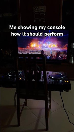 Teaching my DJ console how to perform 😂