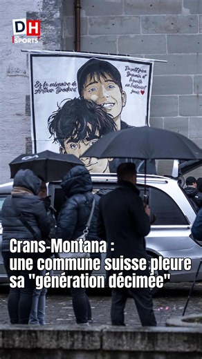 La DH on Instagram: "Après l'incendie de Crans-Montana, une commune suisse pleure sa "génération décimée". La petite commune suisse de Lutry peine à surmonter la disparition de plusieurs adolescents, victimes de l'incendie d'un bar dans la station de ski de Crans-Montana pendant la nuit du nouvel an. Sept d'entre eux étaient membres du club de football local. #drame #faitsdivers #cransmontana #suisse #hommage 📸AFP"