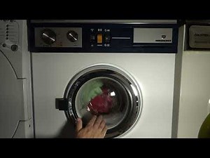On Tour ‪@Vacbear58‬ & ‪@WeHadOneOfThose‬ - 1970'S Indesit L8 380rpm Washing machine