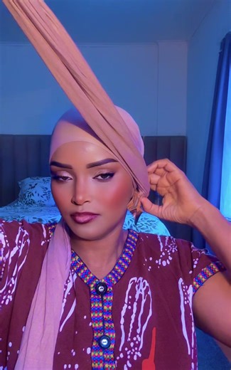 Technique de nouage du foulard africain