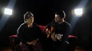 424K views · 8.5K reactions | ANNEANNE İLE TORUNDAN MUHTEŞEM DÜET… Keşanlı genç müzisyen Oğuz Berkay Fidan'ın Anneannesi ile Hastane Önünde İncir Ağacı türküsüne yaptığı muhteşem düet | Lüleburgaz Ailesi | Facebook