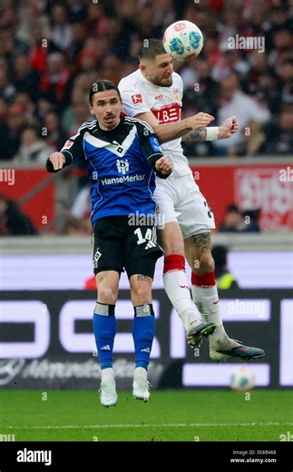 v.l.n.r.: Rayan Philippe (Hamburger SV) und Jeff Chabot (VfB Stuttgart),   im Bundesliga-Spiel zwischen dem VfB Stuttgart vs. Hamburger SV in der MHP Arena, Stuttgart, Deutschland, am 12. April 2026.  in action during the Bundesliga match between VfB Stuttgart and Hamburger SV at the MHP Arena, Stuttgart, Germany, on April 12, 2026.  DFL REGULATIONS PROHIBIT ANY USE OF PHOTOGRAPHS AS IMAGE SEQUENCES AND/OR QUASI-VIDEO. (Photo by HMB Media/ Heiko Becker/Sipa USA Stock Photo - Alamy