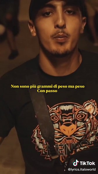 Morad - Normale (Testo e Traduzione)