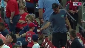 Bravo, sir! Bravo. This guy doesn't even think twice about making a young Cardinal fan's day. 👏👏👏👏👏👏👏 | FanDuel Sports Network Midwest