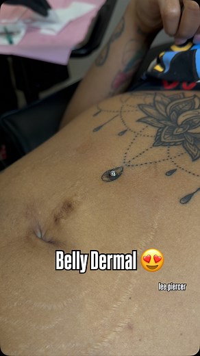 Superrrr cute belly dermal to accent her tattoo 😍😍😍 I LOVEEE!! This was actually her 4th dermal in one sitting😮‍💨 thank you so much for the trust!! Come get Pierced 💘 DM @lee.piercer to schedule an appointment and for all inquiries! Follow @lee.piercer for more safe and professional piercing and tooth gem content 💘 #leepiercings #dmvpiercings #dmvpiercer #mdpiercer #mdpiercings #femalepiercer #professionalpiercer #freehandpiercer #piercingvideo #piercings #dermalpiercing #naveldermal #der
