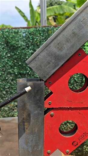 find the right connection line for the square tube connection in the ladder handle