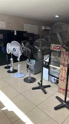 La chaleur est de retour ☀️🌬️ Restez au frais avec #SmartTechnology ! De 12 à 26 pouces, découvrez une large gamme de ventilateurs avec des prix allant de 12 989 à 44 390 FCFA 💰 🔥 Et aujourd’hui à loccation de la journée spéciale Smart Technology, profitez de jusqu’à -65% de réduction sur la boutique officielle de la marque sur Jumia ! 🛒 Commander, c’est simple : • En inbox sur nos réseaux sociaux • Sur 👉 www.jumia.sn • Via l’application Jumia • Ou par appel au 33 922 56 56