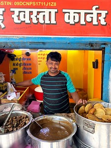 842K views · 10K reactions | 2.5 feet ki Dukan में से Sahu bhaiya बेचते हे सबसे tasty Khasta Kachori  मसाले वाले aloo ke saath  | Swad Official | Facebook