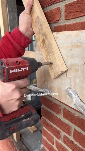 Bricklaying a soldier course arch #architecture #bricklayer #metselen #asmr