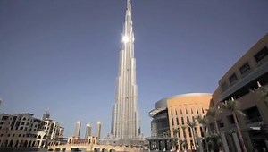 YouTube - Burj Dubai (Burj Khalifa) in HD - Window cleaning