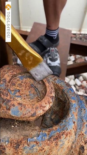 Circlip pliers to remove the circlip