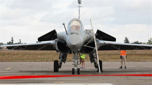 भारत में बनेगी राफेल फाइटर जेट की मेन बॉडी, फ्रांस की कंपनी के साथ TATA ग्रुप ने की बड़ी डील | Zee Business