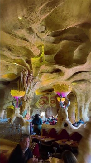 The Café is Melting... #trippyvisuals