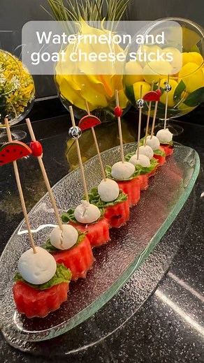 All you need is watermelon, goat cheese balls, and fresh basil leaves to enjoy the perfect summer bites! #thehoneybakingmom #watermelonbites #watermelonandcheese #watermelon🍉 #bites | Thehoneybakingmom