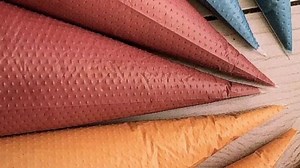 C - How to Color Frosting - The ART of Basic Floral Design - The Cupcake Experience