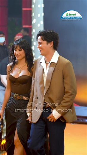 James Reid and Issa Pressman made an Orange Carpet appearance at the Big Dome for the 11th Wish Music Awards. #TheBigDome #SmartAranetaColiseum #11thWishMusicAwards