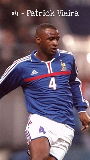 @paroles_danciens on Instagram: "Joueurs de l’EDF 98 - Épisode 4 Patrick Vieira (@officialpatrickvieira) débute sa carrière pro à l’AS Cannes en 1993. Très vite, son impact physique, son intelligence de jeu et sa qualité de relance attirent l’attention. En 1995, il rejoint l’AC Milan. Malgré un temps de jeu limité dans un effectif prestigieux, cette expérience lui permet de progresser au contact du très haut niveau et d’affiner sa compréhension tactique. En 1996, Vieira signe à Arsenal. En Angle