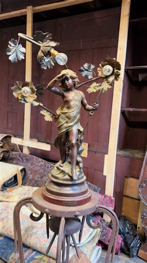 These early 1900s newel posts light are always one of our favorite things to acquire, but man are they getting hard to find. #antique #vintage #interiordesign #decor #lighting