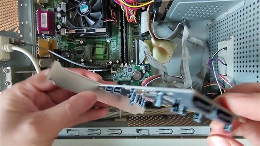 主板没有SATA接口，就用PCI转SATA卡。