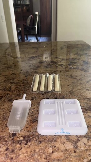 The String Cheese🤍🧀 There is only one right way to eat your string cheese😂 I like squeezing it before👍 #stringcheese #AEMembersAlways #cheese #OscarsAtHome #foryou #string #cheesy