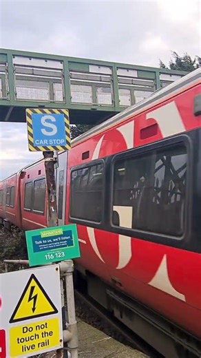 (18th/01st/26) Class 387 leaving Fishersgate. #railwaycontent #train #trainspotting