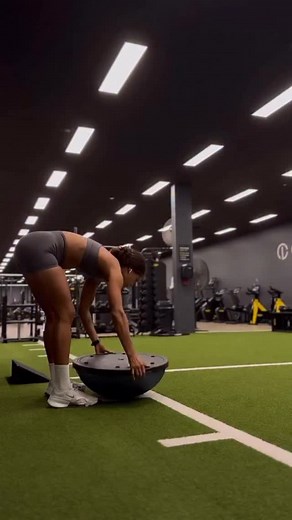 @janet.b_ says it best! This is a great way to challenge your leg day. Gain that stability back so that you can lift heavier 💪 #bosu #bosuball #fitness #legday #balancetraining | BOSU