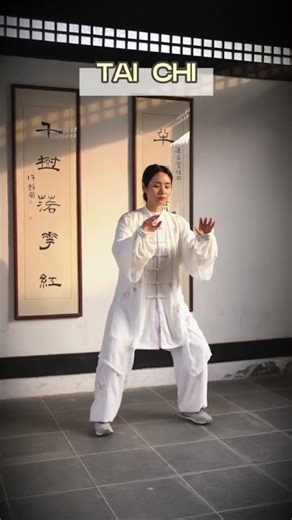 Start your morning with these 3 moves 💪 #cosplay #exercise #taichinh #martialarts #kungfu