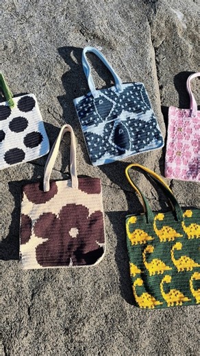 crochet patterns by moana on Instagram: "I am currently looking for pattern testers for the Vilma, Finn, Ylva, Nora and Jonas tote bags🌊❄️ [tester call closed - thank you so much for applying💜] Thank you so much for the love you have shown the designs🩷 I received some questions that I would like to answer: -How much does the bag stretch/keep its shape? The straps use a stitch called thermal stitch which is super sturdy. The length of the straps considers the little amount of stretch that the 