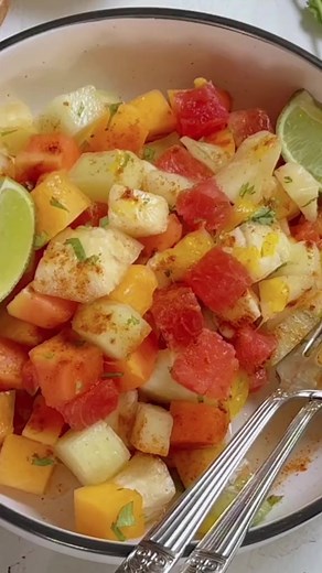 Mexican Fruit Salad Recipe with Chili Powder >>> https://pickyeaterblog.com/mexican-fruit-salad/ A simple Mexican fruit salad with cubed melon, mango, dragon fruit, kiwi, jicama, lime juice, and a hint of spice from chili powder. It’s an unexpected and delicious take on the traditional fruit salad. #veganglutenfreerecipes #rawveganrecipeshare #veganeasyrecipes #veganbreakfastrecipes #veganfamilyrecipes #healthyveganrecipes #veganbakingrecipes #vegannoms #thevegansclub #veganrecipeideas #easyvega