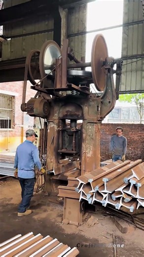 Splitting Old Railway Rails – Metal Preparation for Reuse