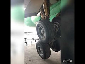 747 LANDING GEAR RETRACTION TEST ON THE GROUND. MAIN AND NOSE WHEELS