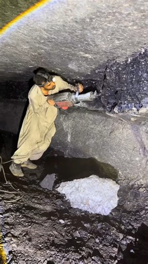 Drilling black coal
