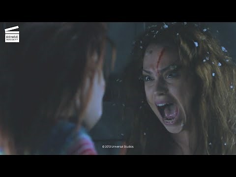 La Malédiction de Chucky : Nica se bat contre Chucky CLIP HD