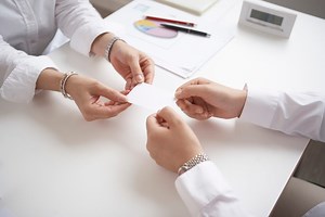 訪問前の挨拶メールなどの基本マナー！他社訪問のマナーとは？ [ビジネスマナー] All About