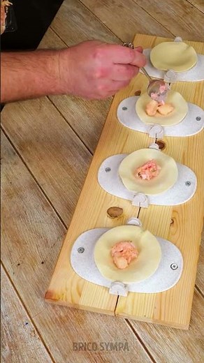 Comment préparer 100 raviolis en quelques minutes : l'astuce de la planche en bois 🥟