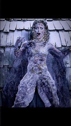 Van Helsing Slays Stunningly Transformed Vampire Bride! 🦇🔥 | Epic Town Battle Scene