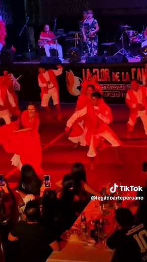 Festejo Peruano: Ritmo y Tradición en Cada Paso
