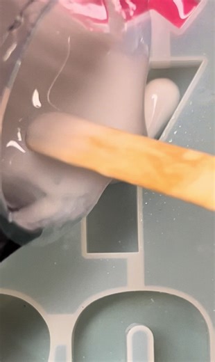 Create Stunning Pink Gold Keyrings with Epoxy Resin