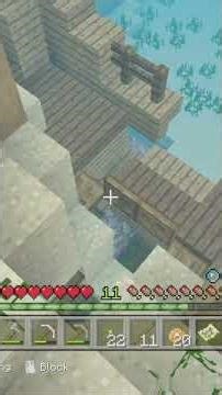 Looting a shipwreck in Minecraft But It´s Xbox 360 Legacy Edition