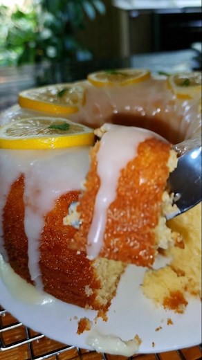 Easy Lemon 7-Up Cake Ingredients: 5 eggs 3 cups all-purpose flour ¾ lb butter, softened (3 sticks) Recipe in First Coʍmеոτ 👇 Enjoy ❤️👇👇👇 ------------------------------- Easy Lemon 7-Up Cake Ingredients: From Scratch: 5 eggs 3 cups all-purpose flour ¾ lb butter, softened (3 sticks) 3 cups granulated sugar 2 tablespoons lemon juice (fresh, bottled, or lemon extract) ¾ cup carbonated lemon-lime soda (any brand) Using Box Cake Mix: 1 box yellow cake mix 4 eggs ¾ cup vegetable oil 1 (4 oz) box in