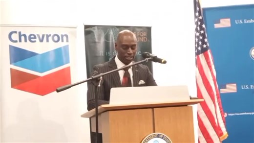 Signing ceremony… Brandom Hudspeth, Chargé d’affaires of the United States Embassy in Namibia, welcomed attendees to witness Chevron and the Palms for Life Fund Namibia sign a memorandum of agreement aimed at combating food insecurity in the country. Hudspeth stated that the agreement will shape a better future for the Namibian people and help rescue those most affected by drought conditions. Video: Matheus David | New Era Newspaper