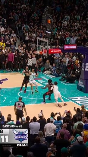 Coby White drills the RIDICULOUS corner three to tie it with 10 seconds left. #NBAAustralia