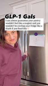 Standing in front of the fridge again? 💾 SAVE this for the next time you find yourself scavenging for snacks you didn’t plan for 👉🏻 You know what you should eat, but somehow you still end up snack-hunting like it’s a sport 👉🏻 You want to feel in control around food, but when you wait too long to eat, your brain flips into snack survival mode Even as a GLP-1 nutrition expert, I don’t prep every week But I always have a plan Because when hunger hits and decision fatigue kicks in, “whatever’s 